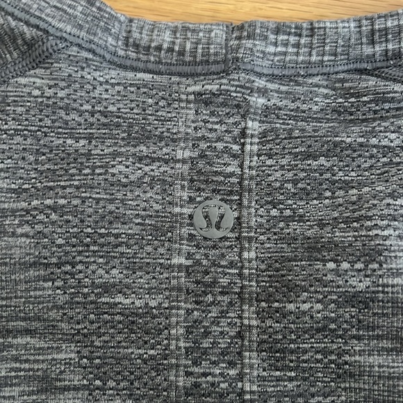 Light grey Lulu lemon workout top - Picture 2 of 2